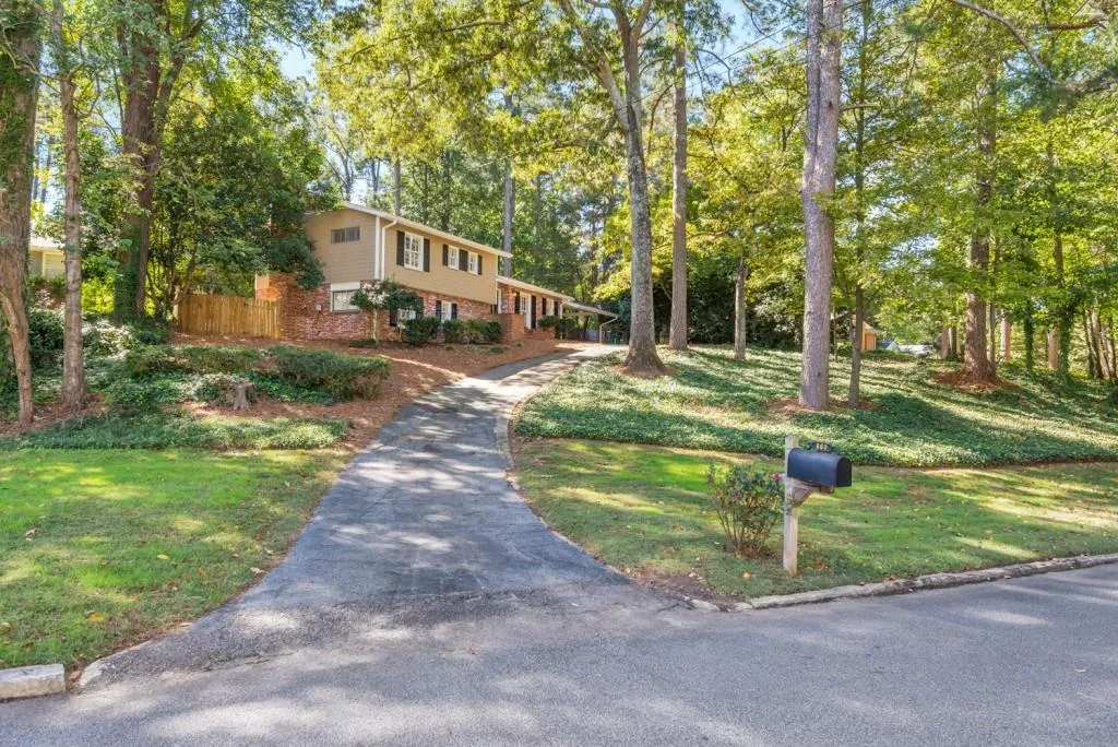 660 Carriage Drive, Sandy Springs, Georgia 30328, 4 Bedrooms Bedrooms, ,2 BathroomsBathrooms,Residential,Sold,660 Carriage Drive,5923449