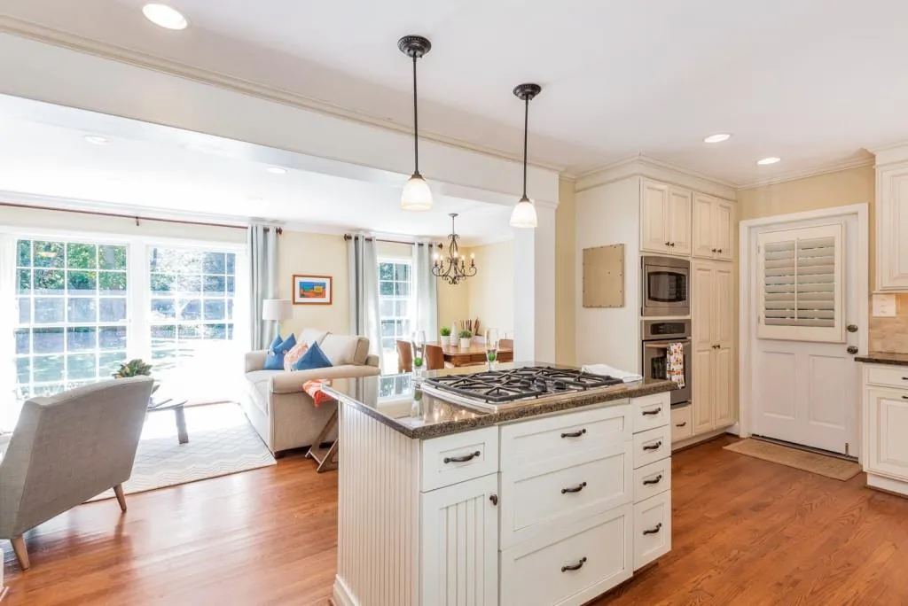 660 Carriage Drive, Sandy Springs, Georgia 30328, 4 Bedrooms Bedrooms, ,2 BathroomsBathrooms,Residential,Sold,660 Carriage Drive,5923449