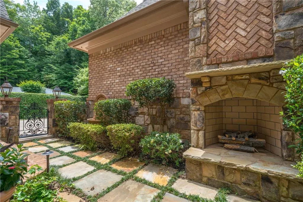 424 Caruso Court, Sandy Springs, Georgia 30350, 5 Bedrooms Bedrooms, ,6 BathroomsBathrooms,Residential,Sold,424 Caruso Court,5946209