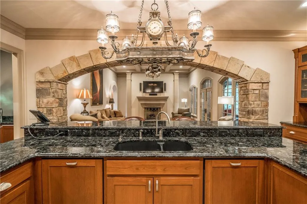 424 Caruso Court, Sandy Springs, Georgia 30350, 5 Bedrooms Bedrooms, ,6 BathroomsBathrooms,Residential,Sold,424 Caruso Court,5946209