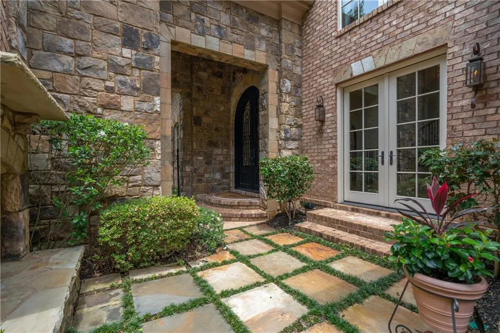 424 Caruso Court, Sandy Springs, Georgia 30350, 5 Bedrooms Bedrooms, ,6 BathroomsBathrooms,Residential,Sold,424 Caruso Court,5946209