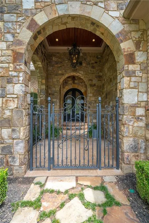 424 Caruso Court, Sandy Springs, Georgia 30350, 5 Bedrooms Bedrooms, ,6 BathroomsBathrooms,Residential,Sold,424 Caruso Court,5946209