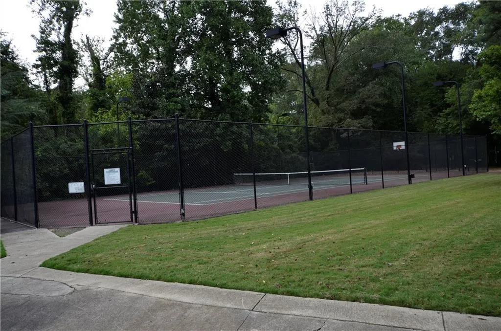 6700 Roswell Road Unit 25f, Sandy Springs, Georgia 30328, 2 Bedrooms Bedrooms, ,1 BathroomBathrooms,Residential,Sold,6700 Roswell Road Unit 25f,6824328