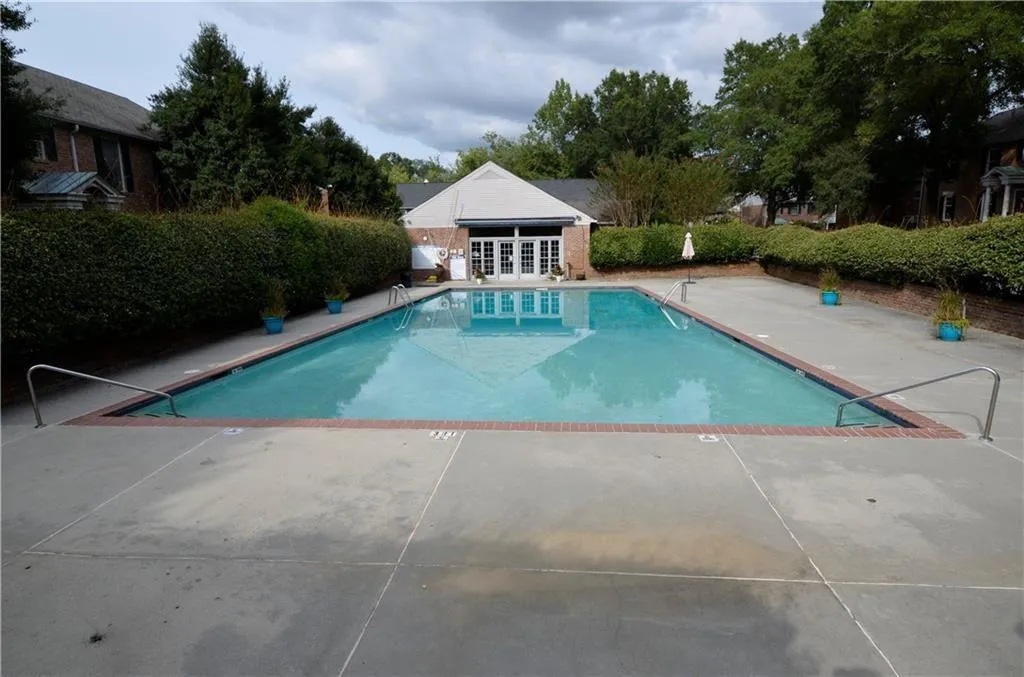 6700 Roswell Road Unit 25f, Sandy Springs, Georgia 30328, 2 Bedrooms Bedrooms, ,1 BathroomBathrooms,Residential,Sold,6700 Roswell Road Unit 25f,6824328