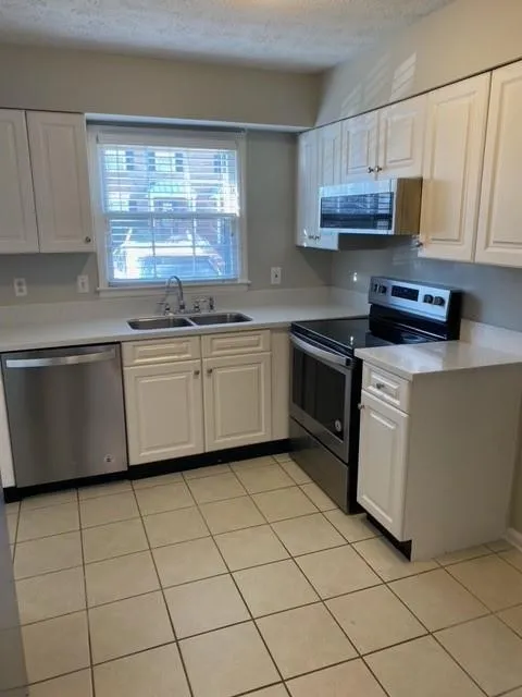 6700 Roswell Road Unit 25f, Sandy Springs, Georgia 30328, 2 Bedrooms Bedrooms, ,1 BathroomBathrooms,Residential,Sold,6700 Roswell Road Unit 25f,6824328