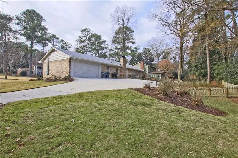 6520 Whispering Trail, Atlanta, Georgia 30328, 3 Bedrooms Bedrooms, ,2 BathroomsBathrooms,Residential,Sold,6520 Whispering Trail,6655683