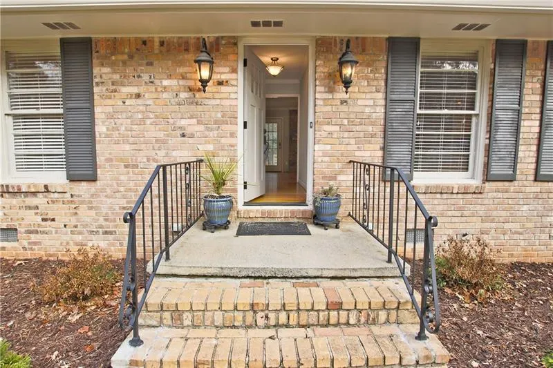 6520 Whispering Trail, Atlanta, Georgia 30328, 3 Bedrooms Bedrooms, ,2 BathroomsBathrooms,Residential,Sold,6520 Whispering Trail,6655683