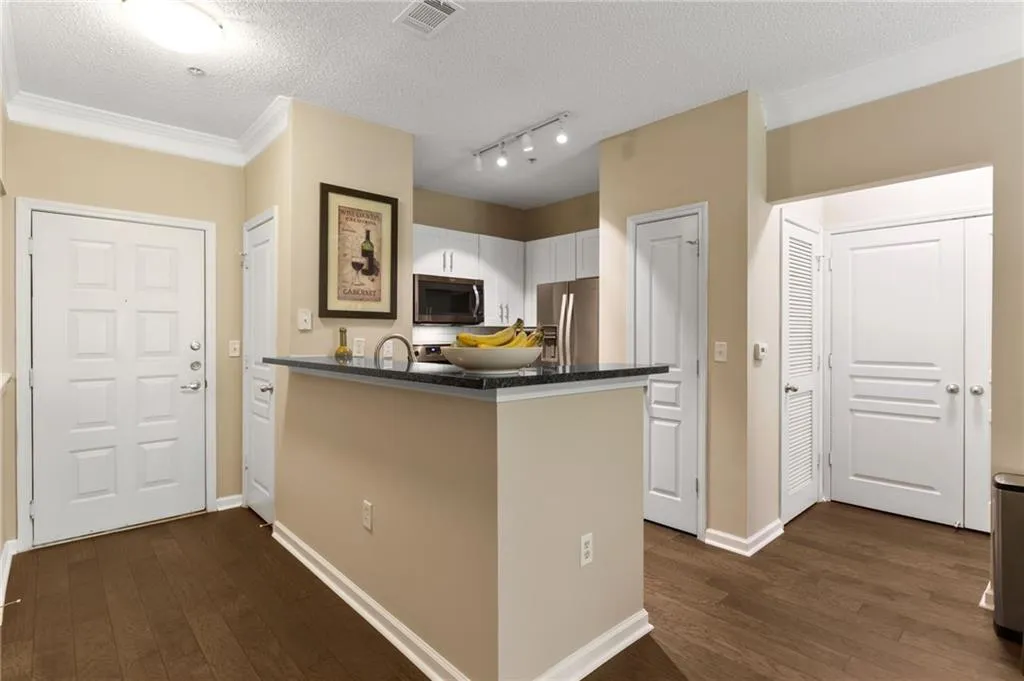 10 Perimeter Summit Boulevard Ne Unit 2112, Atlanta, Georgia 30319, 2 Bedrooms Bedrooms, ,2 BathroomsBathrooms,Residential,For Sale,10 Perimeter Summit Boulevard Ne Unit 2112,7533741
