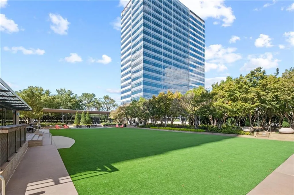 10 Perimeter Summit Boulevard Ne Unit 2112, Atlanta, Georgia 30319, 2 Bedrooms Bedrooms, ,2 BathroomsBathrooms,Residential,For Sale,10 Perimeter Summit Boulevard Ne Unit 2112,7533741