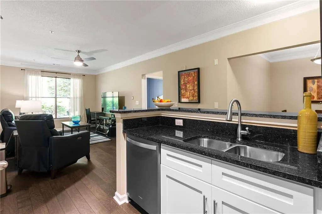 10 Perimeter Summit Boulevard Ne Unit 2112, Atlanta, Georgia 30319, 2 Bedrooms Bedrooms, ,2 BathroomsBathrooms,Residential,For Sale,10 Perimeter Summit Boulevard Ne Unit 2112,7533741