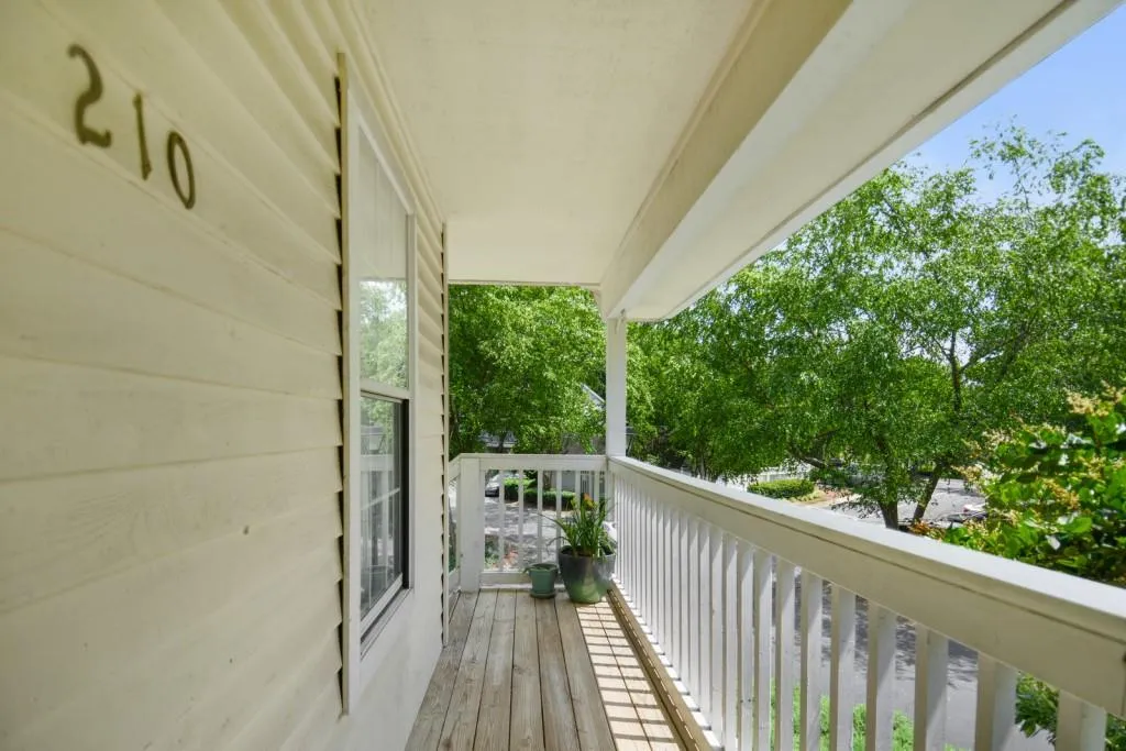 210 Gettysburg Place, Sandy Springs, Georgia 30350, 2 Bedrooms Bedrooms, ,2 BathroomsBathrooms,Residential,Sold,210 Gettysburg Place,6728258