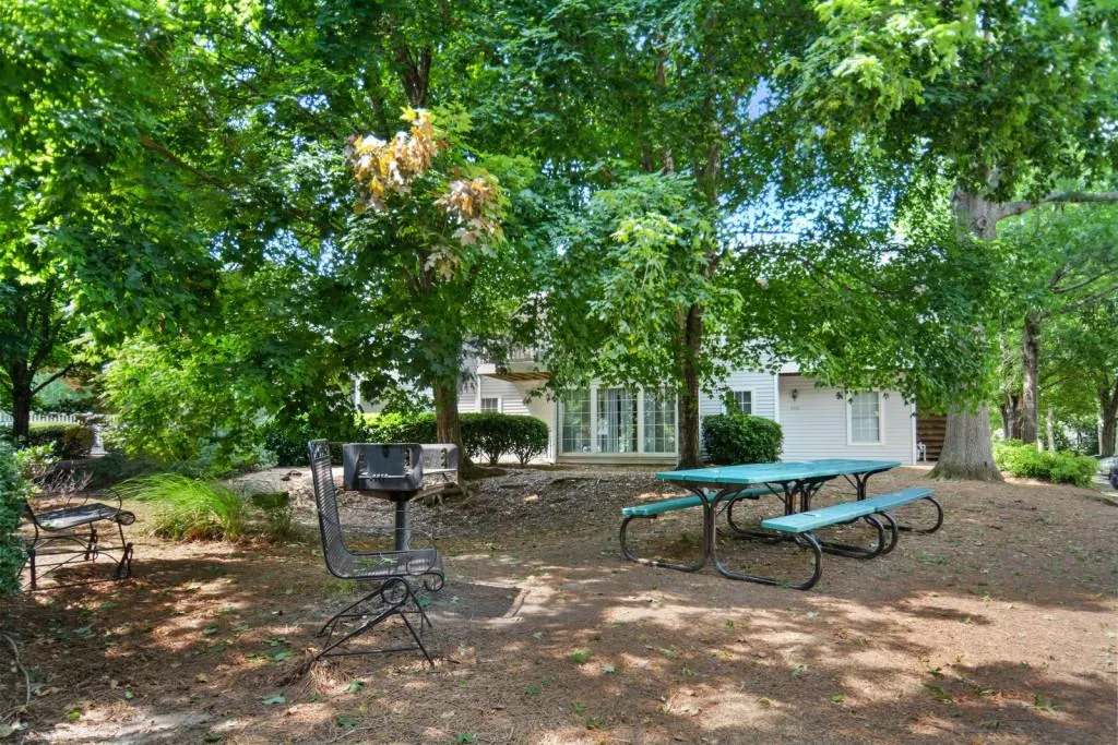 210 Gettysburg Place, Sandy Springs, Georgia 30350, 2 Bedrooms Bedrooms, ,2 BathroomsBathrooms,Residential,Sold,210 Gettysburg Place,6728258