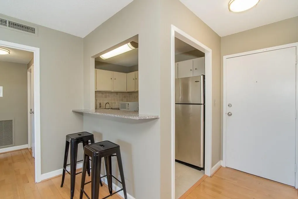 2285 Peachtree Road Ne Unit 910, Atlanta, Georgia 30309, 1 Bedroom Bedrooms, ,1 BathroomBathrooms,Residential,Sold,2285 Peachtree Road Ne Unit 910,5829789