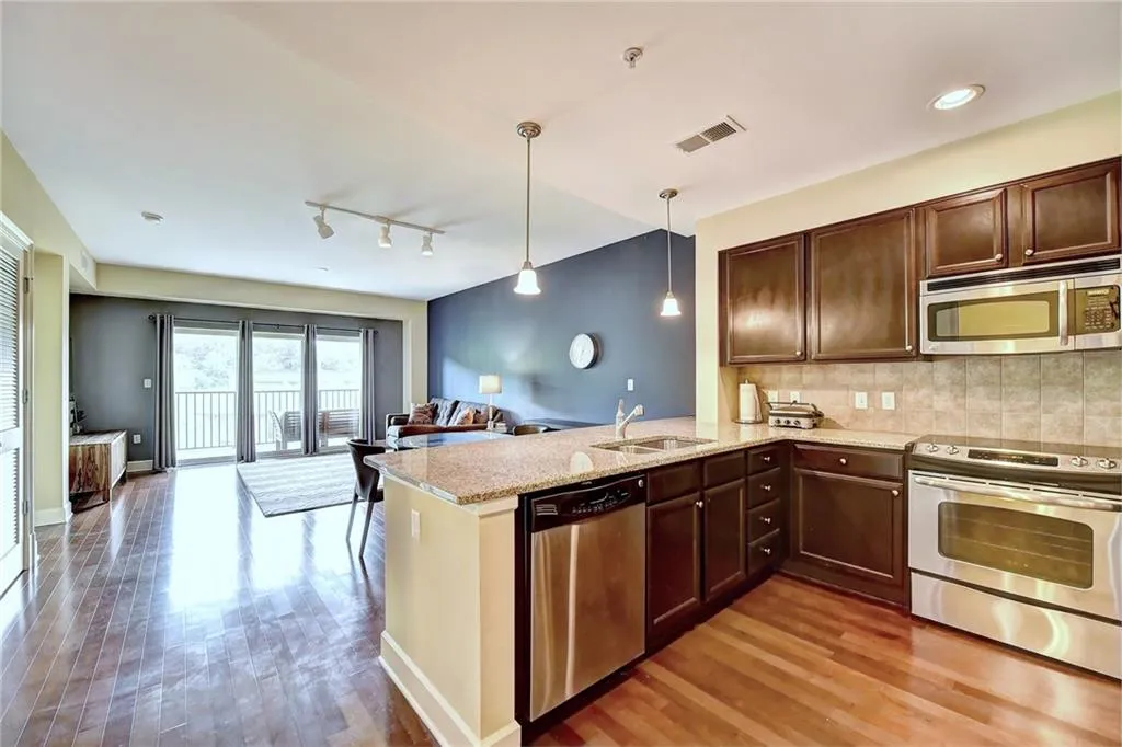 200 River Vista Drive Unit 605, Atlanta, Georgia 30339, 1 Bedroom Bedrooms, ,1 BathroomBathrooms,Residential,Sold,200 River Vista Drive Unit 605,6000698