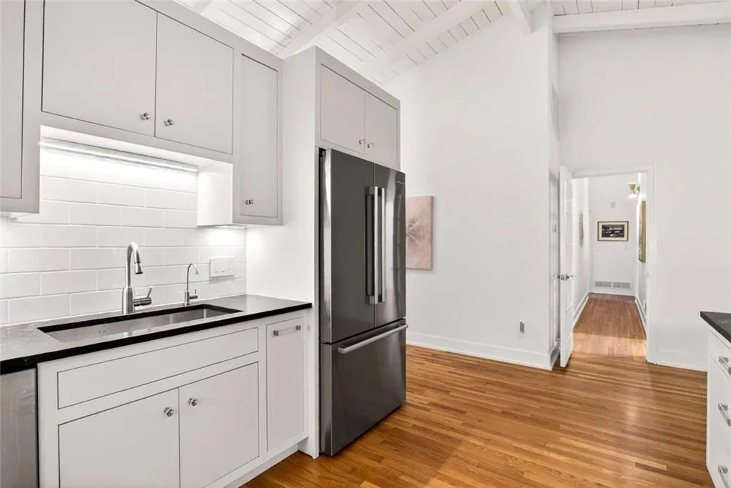 550 Forest Hills Drive, Atlanta, Georgia 30342, 3 Bedrooms Bedrooms, ,2 BathroomsBathrooms,Residential,Sold,550 Forest Hills Drive,7701135