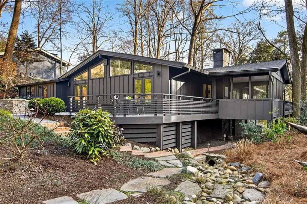 550 Forest Hills Drive, Atlanta, Georgia 30342, 3 Bedrooms Bedrooms, ,2 BathroomsBathrooms,Residential,Sold,550 Forest Hills Drive,7701135