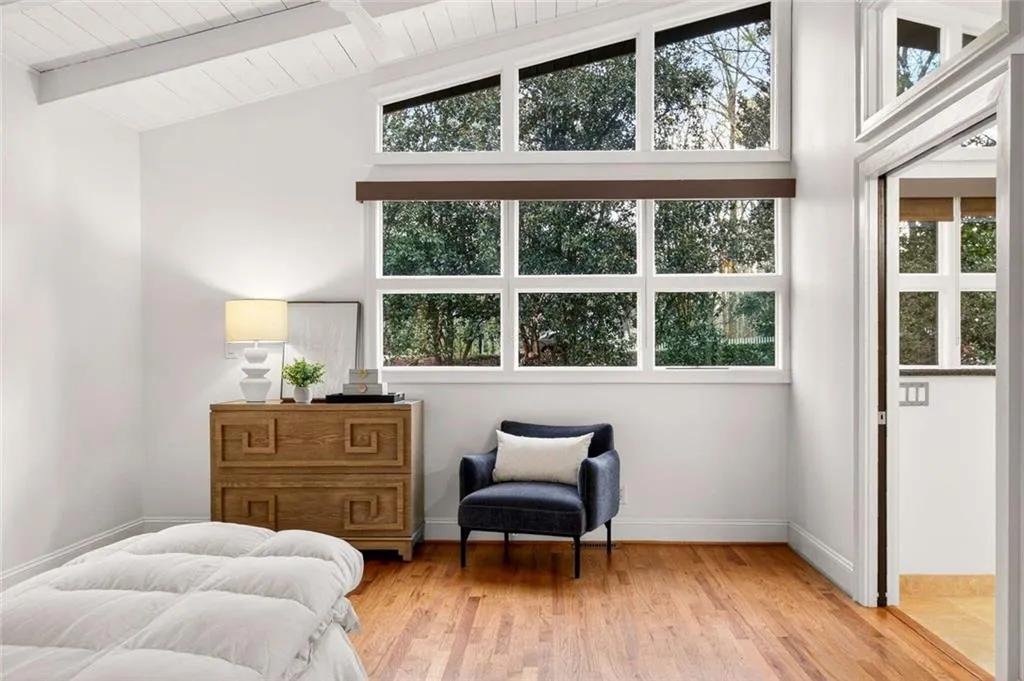 550 Forest Hills Drive, Atlanta, Georgia 30342, 3 Bedrooms Bedrooms, ,2 BathroomsBathrooms,Residential,Sold,550 Forest Hills Drive,7701135