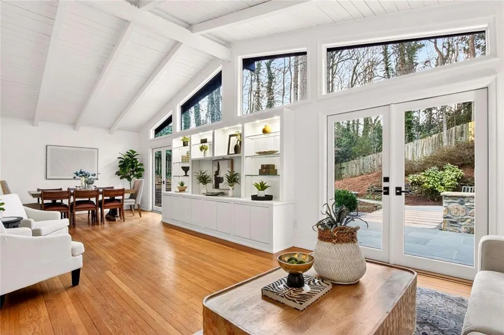 550 Forest Hills Drive, Atlanta, Georgia 30342, 3 Bedrooms Bedrooms, ,2 BathroomsBathrooms,Residential,Sold,550 Forest Hills Drive,7701135
