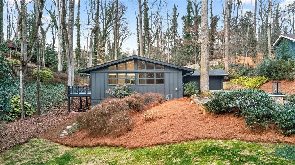 550 Forest Hills Drive, Atlanta, Georgia 30342, 3 Bedrooms Bedrooms, ,2 BathroomsBathrooms,Residential,Sold,550 Forest Hills Drive,7701135