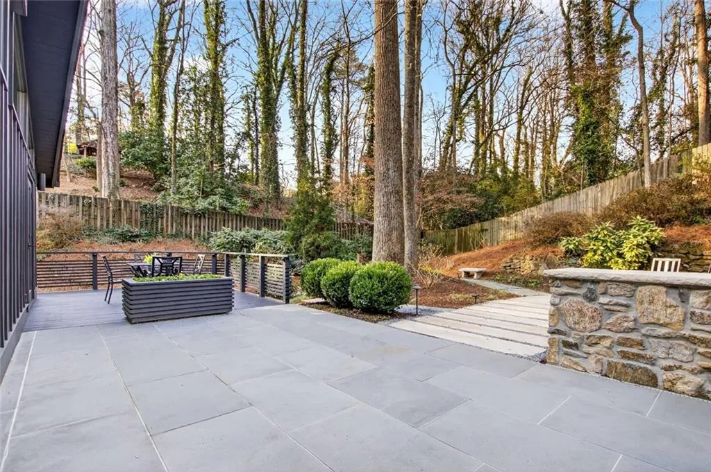 550 Forest Hills Drive, Atlanta, Georgia 30342, 3 Bedrooms Bedrooms, ,2 BathroomsBathrooms,Residential,Sold,550 Forest Hills Drive,7701135