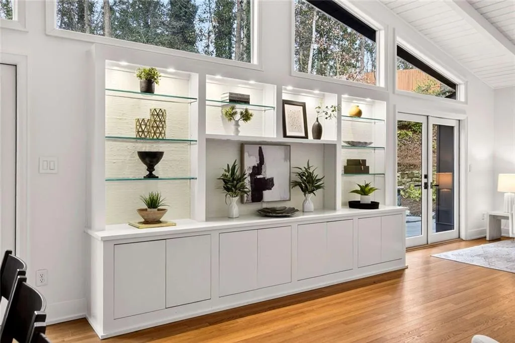 550 Forest Hills Drive, Atlanta, Georgia 30342, 3 Bedrooms Bedrooms, ,2 BathroomsBathrooms,Residential,Sold,550 Forest Hills Drive,7701135