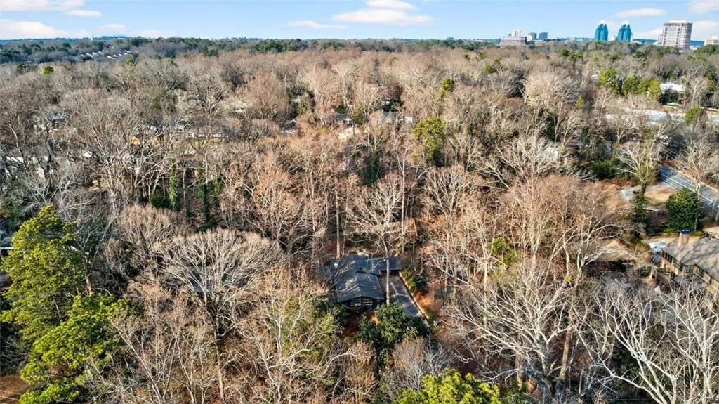 550 Forest Hills Drive, Atlanta, Georgia 30342, 3 Bedrooms Bedrooms, ,2 BathroomsBathrooms,Residential,Sold,550 Forest Hills Drive,7701135