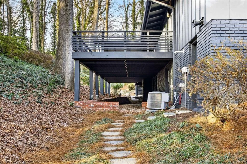 550 Forest Hills Drive, Atlanta, Georgia 30342, 3 Bedrooms Bedrooms, ,2 BathroomsBathrooms,Residential,Sold,550 Forest Hills Drive,7701135