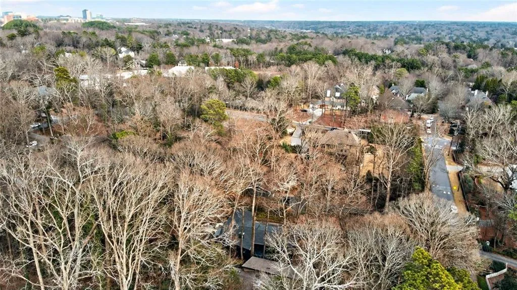 550 Forest Hills Drive, Atlanta, Georgia 30342, 3 Bedrooms Bedrooms, ,2 BathroomsBathrooms,Residential,Sold,550 Forest Hills Drive,7701135