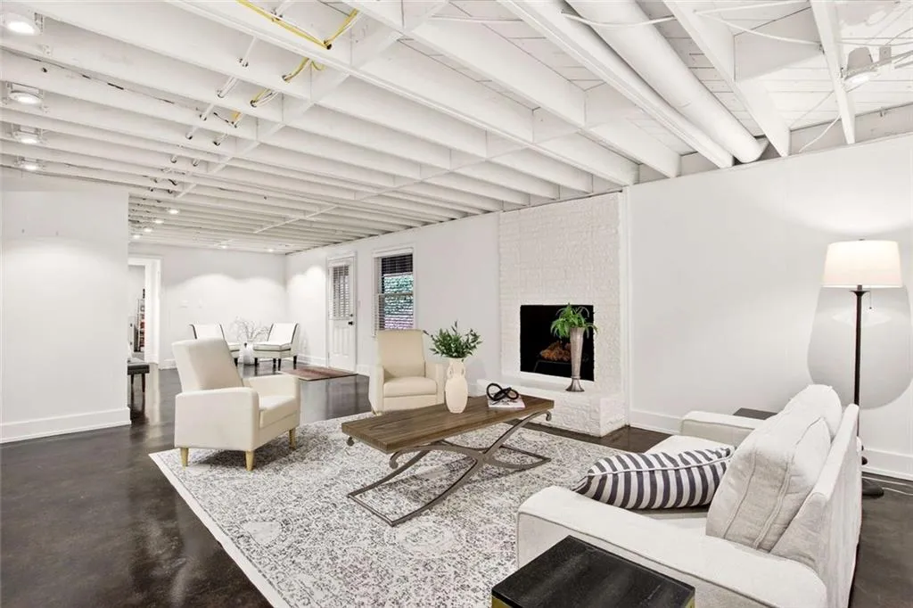 550 Forest Hills Drive, Atlanta, Georgia 30342, 3 Bedrooms Bedrooms, ,2 BathroomsBathrooms,Residential,Sold,550 Forest Hills Drive,7701135