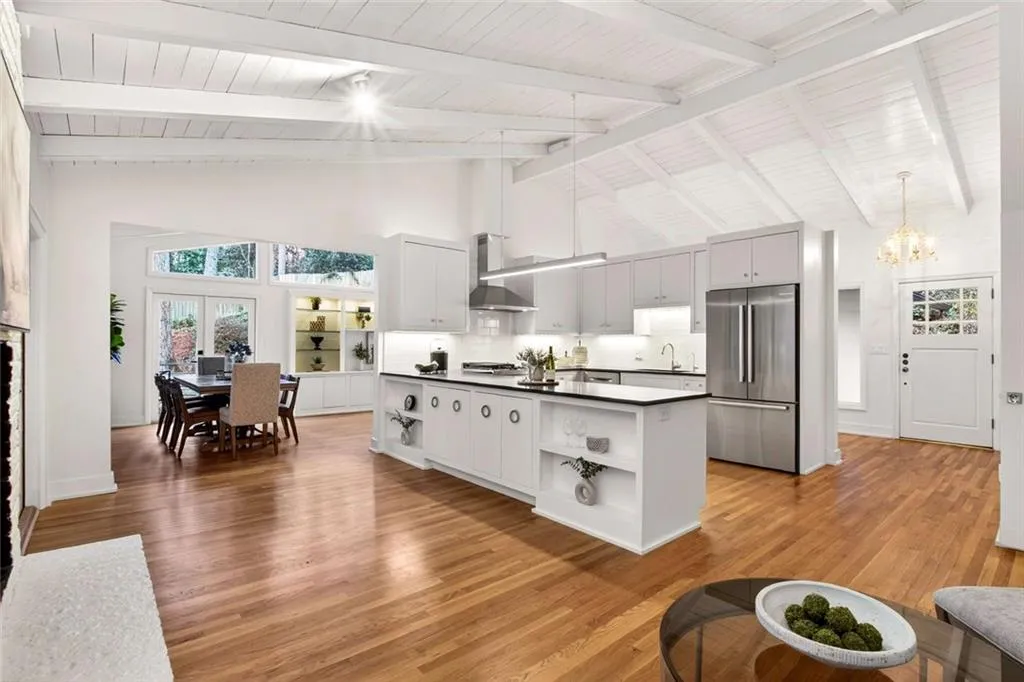 550 Forest Hills Drive, Atlanta, Georgia 30342, 3 Bedrooms Bedrooms, ,2 BathroomsBathrooms,Residential,Sold,550 Forest Hills Drive,7701135