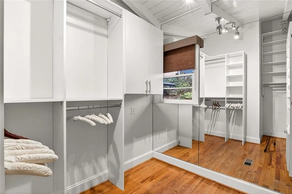 550 Forest Hills Drive, Atlanta, Georgia 30342, 3 Bedrooms Bedrooms, ,2 BathroomsBathrooms,Residential,Sold,550 Forest Hills Drive,7701135