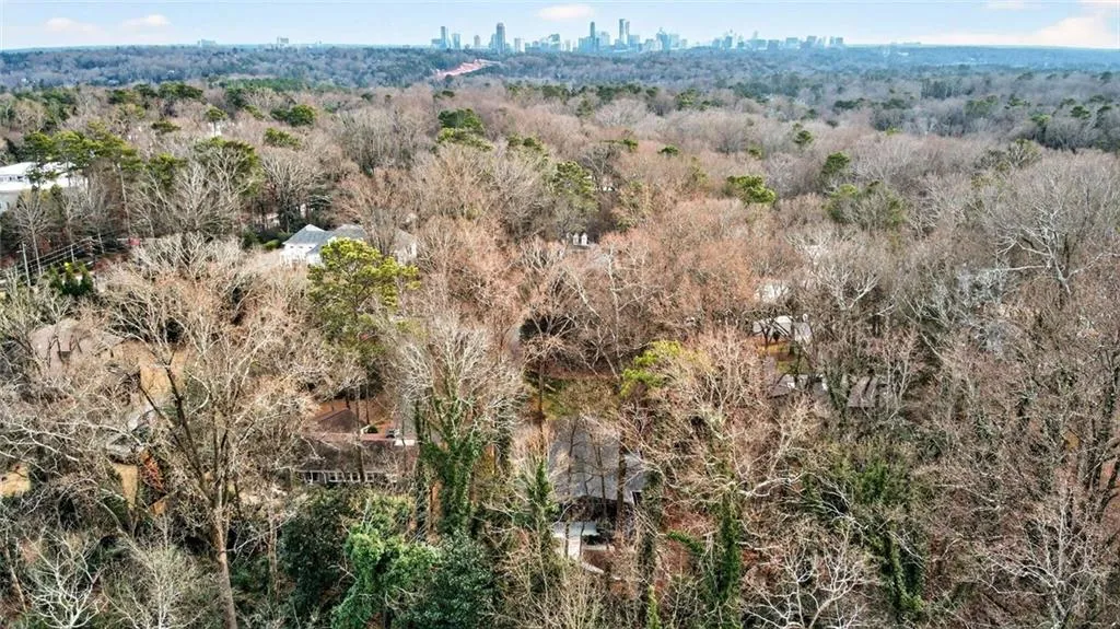 550 Forest Hills Drive, Atlanta, Georgia 30342, 3 Bedrooms Bedrooms, ,2 BathroomsBathrooms,Residential,Sold,550 Forest Hills Drive,7701135