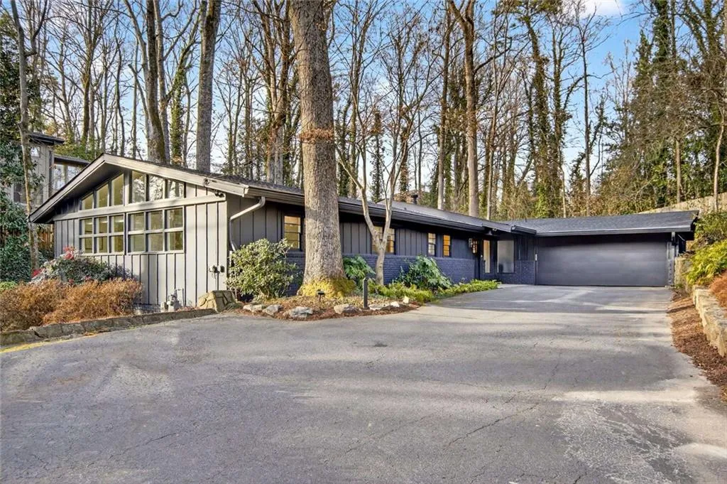 550 Forest Hills Drive, Atlanta, Georgia 30342, 3 Bedrooms Bedrooms, ,2 BathroomsBathrooms,Residential,Sold,550 Forest Hills Drive,7701135