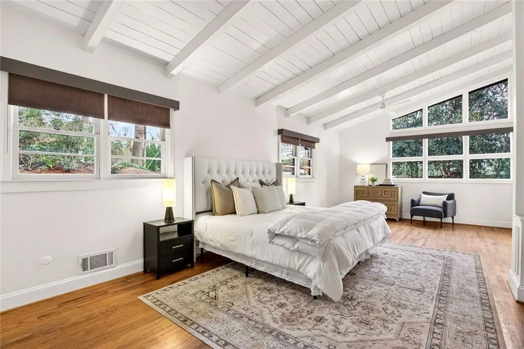 550 Forest Hills Drive, Atlanta, Georgia 30342, 3 Bedrooms Bedrooms, ,2 BathroomsBathrooms,Residential,Sold,550 Forest Hills Drive,7701135