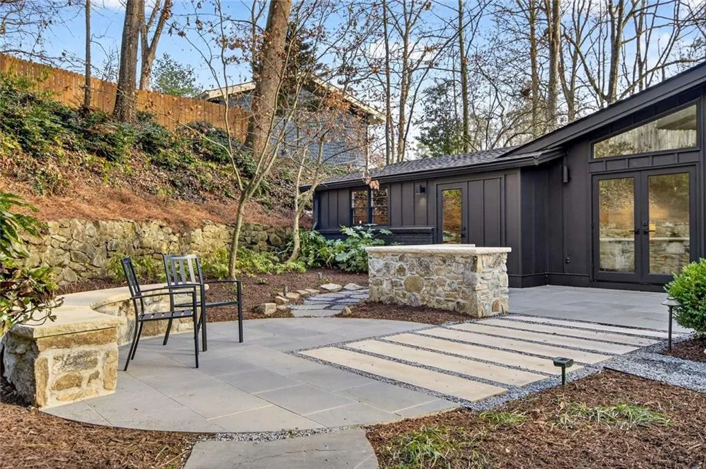 550 Forest Hills Drive, Atlanta, Georgia 30342, 3 Bedrooms Bedrooms, ,2 BathroomsBathrooms,Residential,Sold,550 Forest Hills Drive,7701135