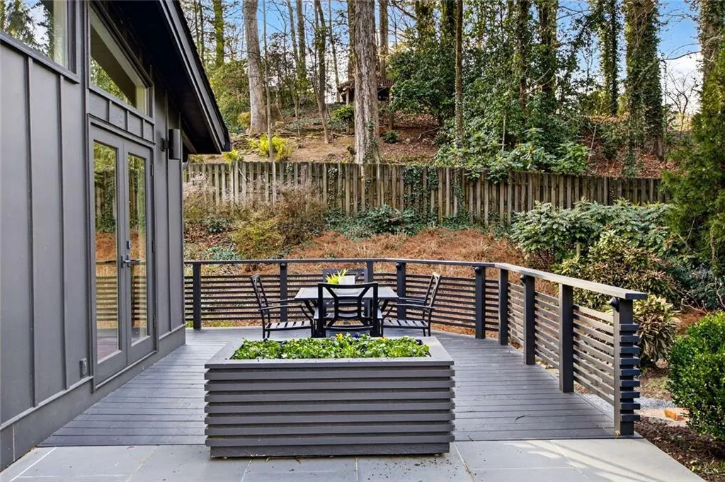 550 Forest Hills Drive, Atlanta, Georgia 30342, 3 Bedrooms Bedrooms, ,2 BathroomsBathrooms,Residential,Sold,550 Forest Hills Drive,7701135