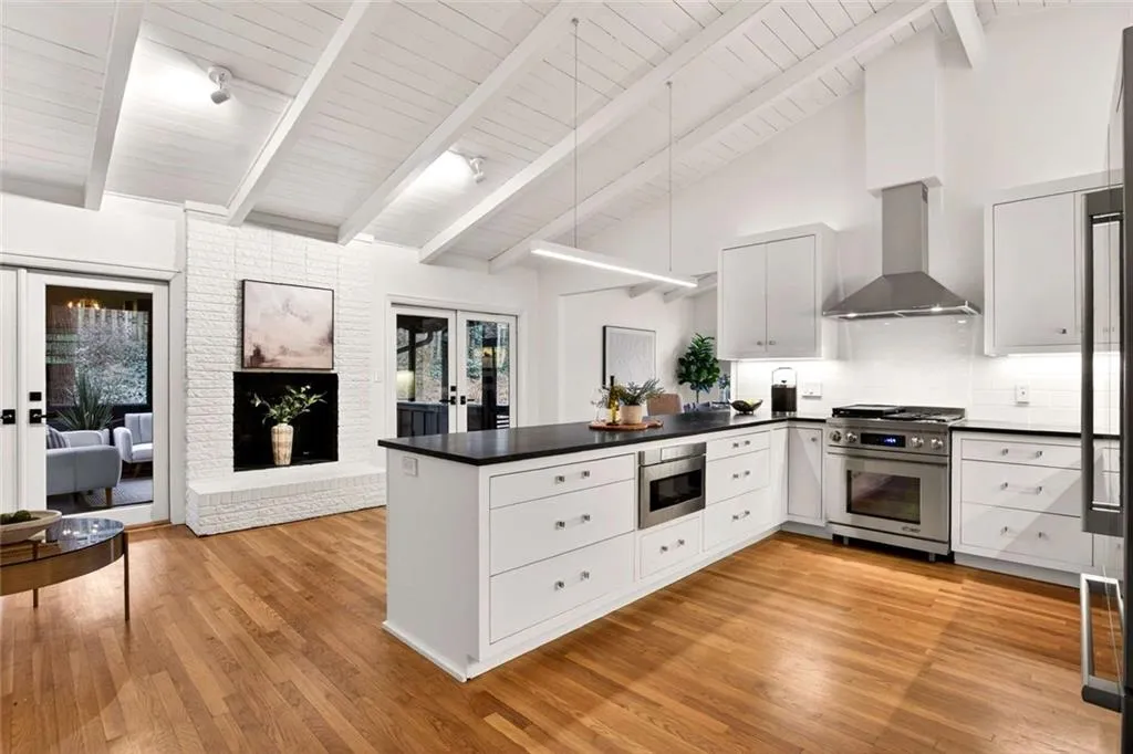 550 Forest Hills Drive, Atlanta, Georgia 30342, 3 Bedrooms Bedrooms, ,2 BathroomsBathrooms,Residential,Sold,550 Forest Hills Drive,7701135