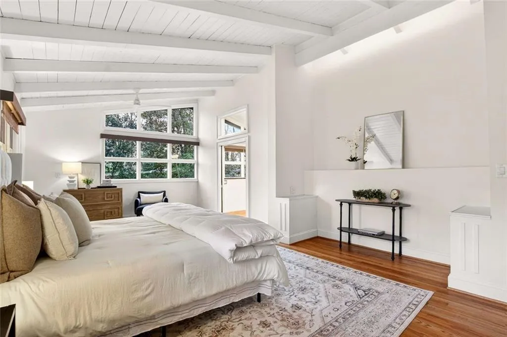 550 Forest Hills Drive, Atlanta, Georgia 30342, 3 Bedrooms Bedrooms, ,2 BathroomsBathrooms,Residential,Sold,550 Forest Hills Drive,7701135