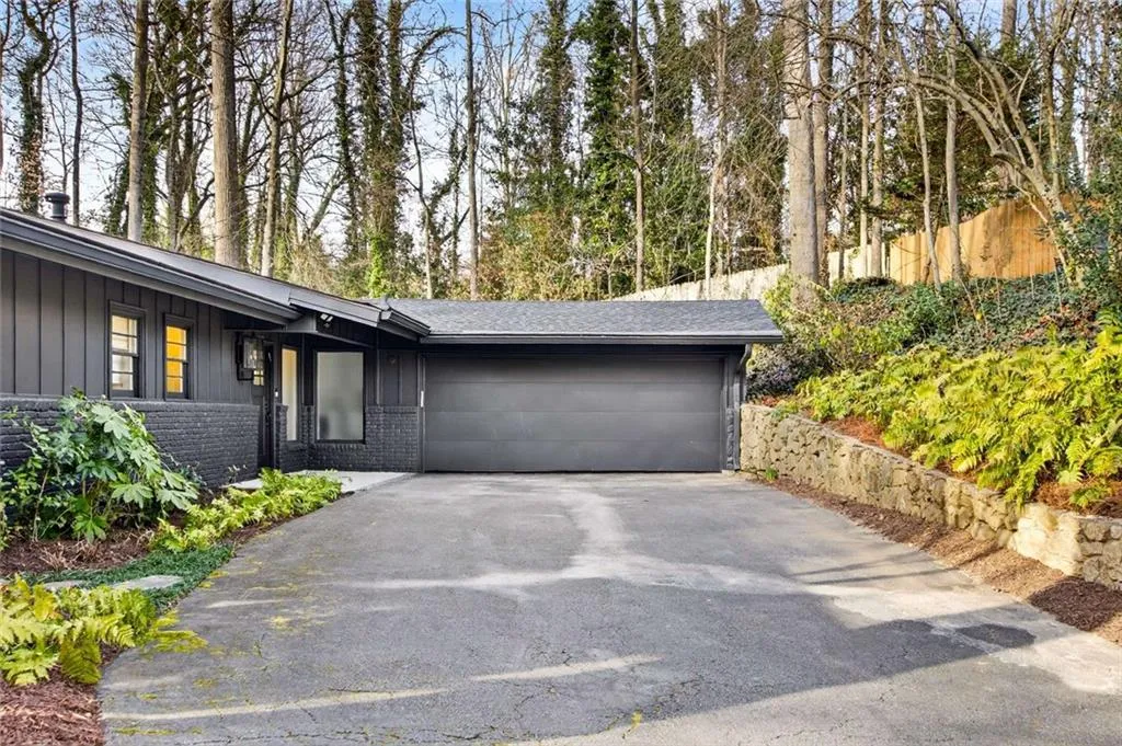 550 Forest Hills Drive, Atlanta, Georgia 30342, 3 Bedrooms Bedrooms, ,2 BathroomsBathrooms,Residential,Sold,550 Forest Hills Drive,7701135