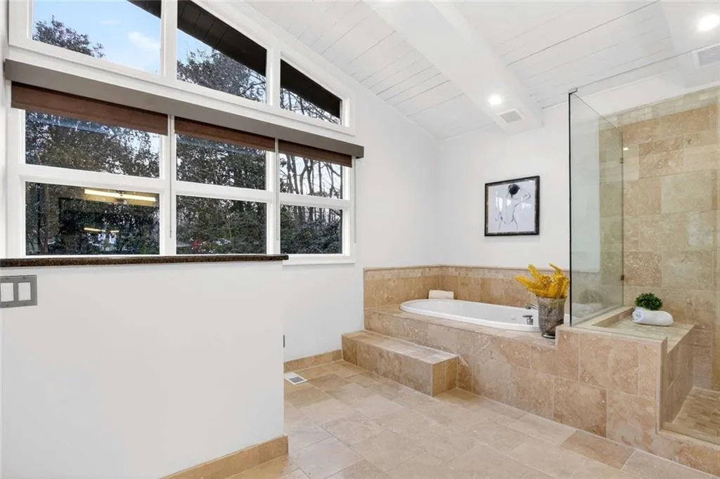 550 Forest Hills Drive, Atlanta, Georgia 30342, 3 Bedrooms Bedrooms, ,2 BathroomsBathrooms,Residential,Sold,550 Forest Hills Drive,7701135