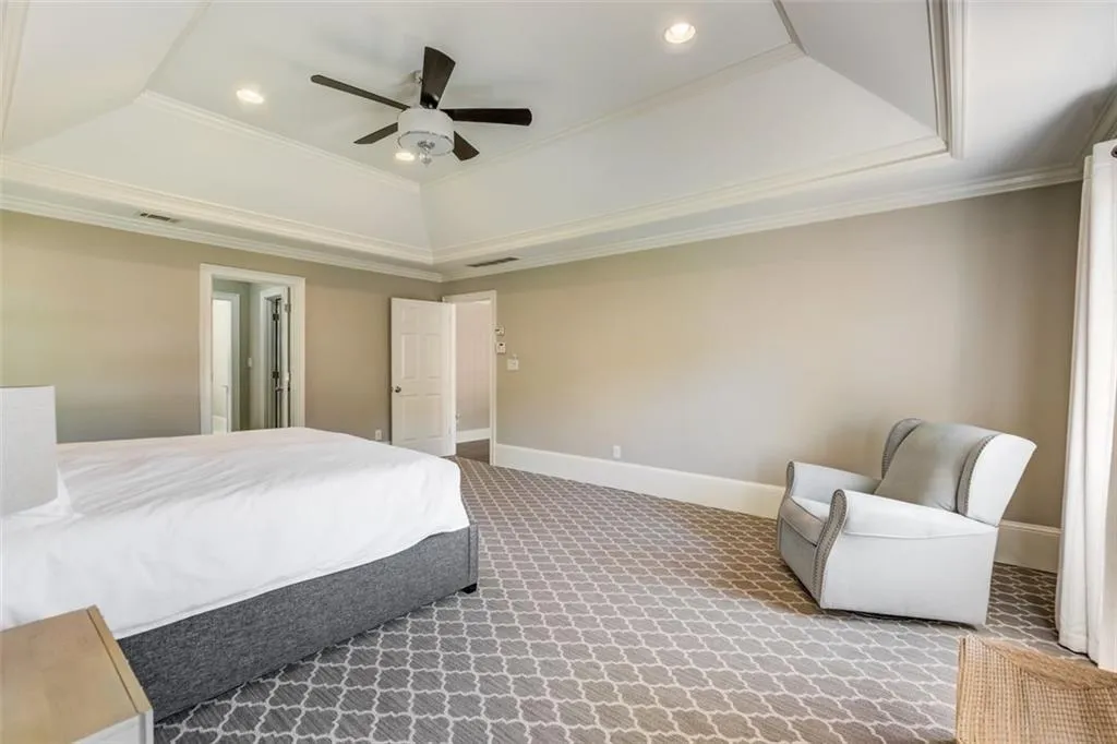 205 Embassy Court, Sandy Springs, Georgia 30328, 3 Bedrooms Bedrooms, ,2 BathroomsBathrooms,Residential,Sold,205 Embassy Court,7033985