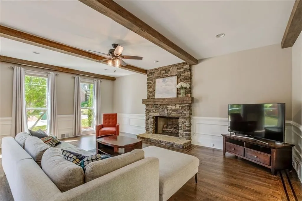 205 Embassy Court, Sandy Springs, Georgia 30328, 3 Bedrooms Bedrooms, ,2 BathroomsBathrooms,Residential,Sold,205 Embassy Court,7033985