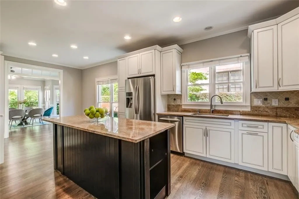 205 Embassy Court, Sandy Springs, Georgia 30328, 3 Bedrooms Bedrooms, ,2 BathroomsBathrooms,Residential,Sold,205 Embassy Court,7033985