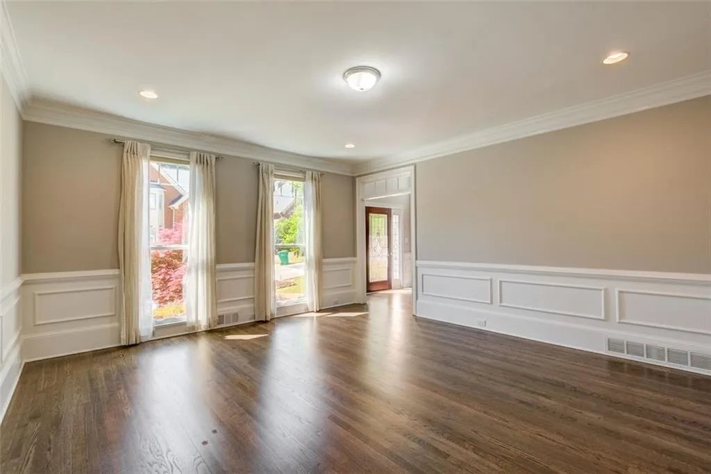 205 Embassy Court, Sandy Springs, Georgia 30328, 3 Bedrooms Bedrooms, ,2 BathroomsBathrooms,Residential,Sold,205 Embassy Court,7033985