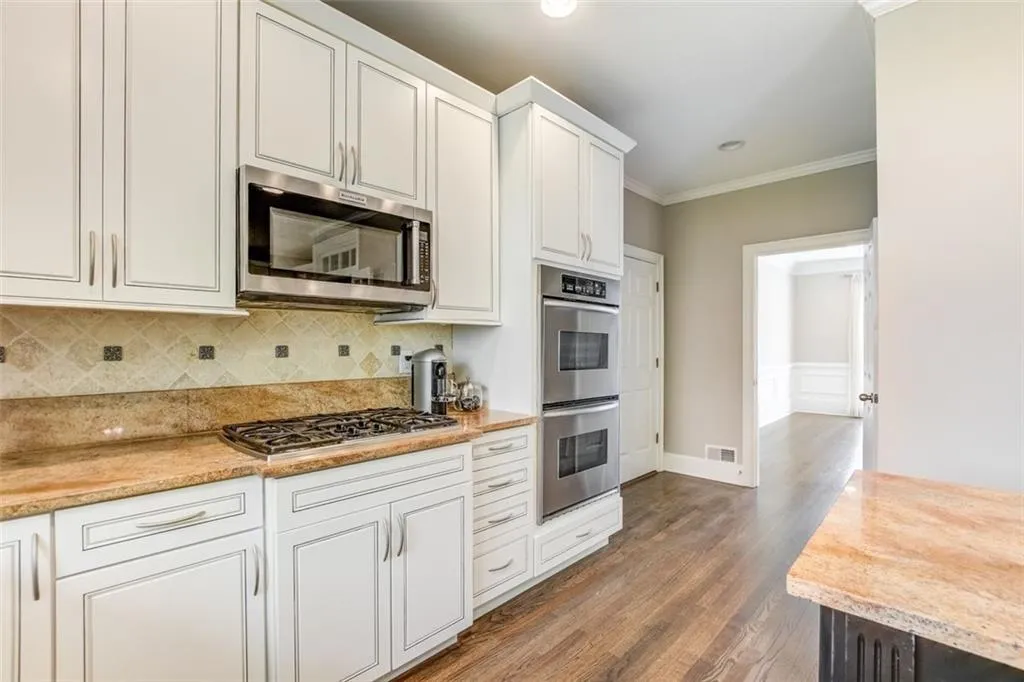 205 Embassy Court, Sandy Springs, Georgia 30328, 3 Bedrooms Bedrooms, ,2 BathroomsBathrooms,Residential,Sold,205 Embassy Court,7033985
