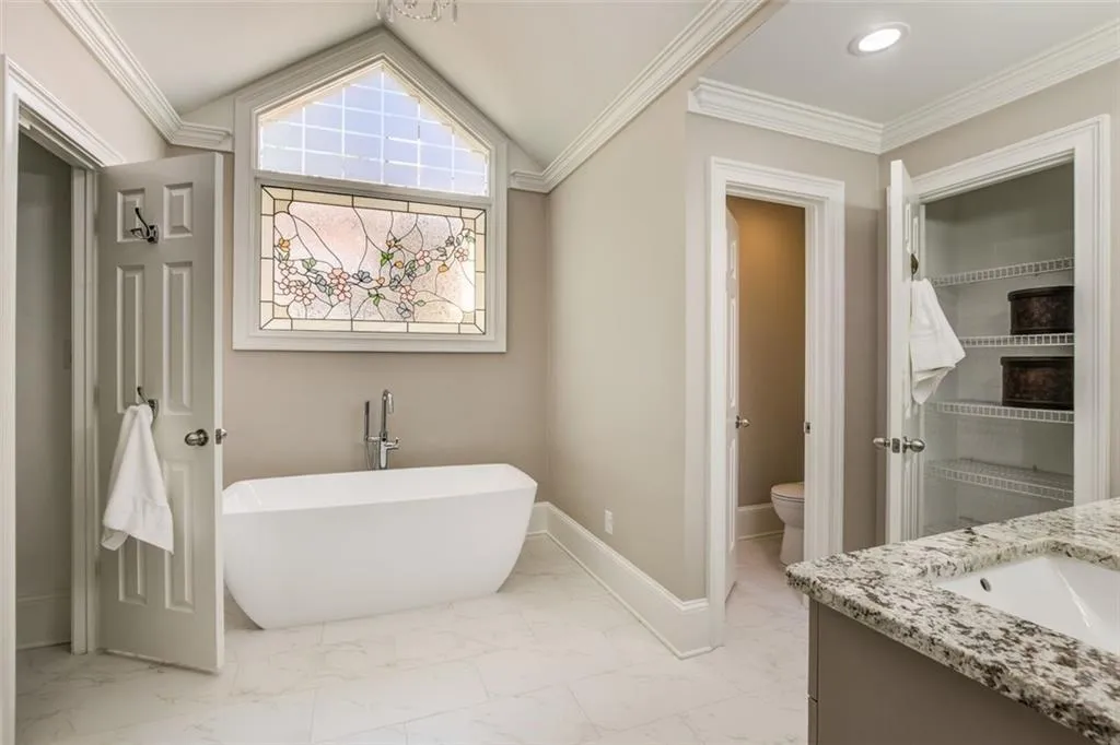 205 Embassy Court, Sandy Springs, Georgia 30328, 3 Bedrooms Bedrooms, ,2 BathroomsBathrooms,Residential,Sold,205 Embassy Court,7033985
