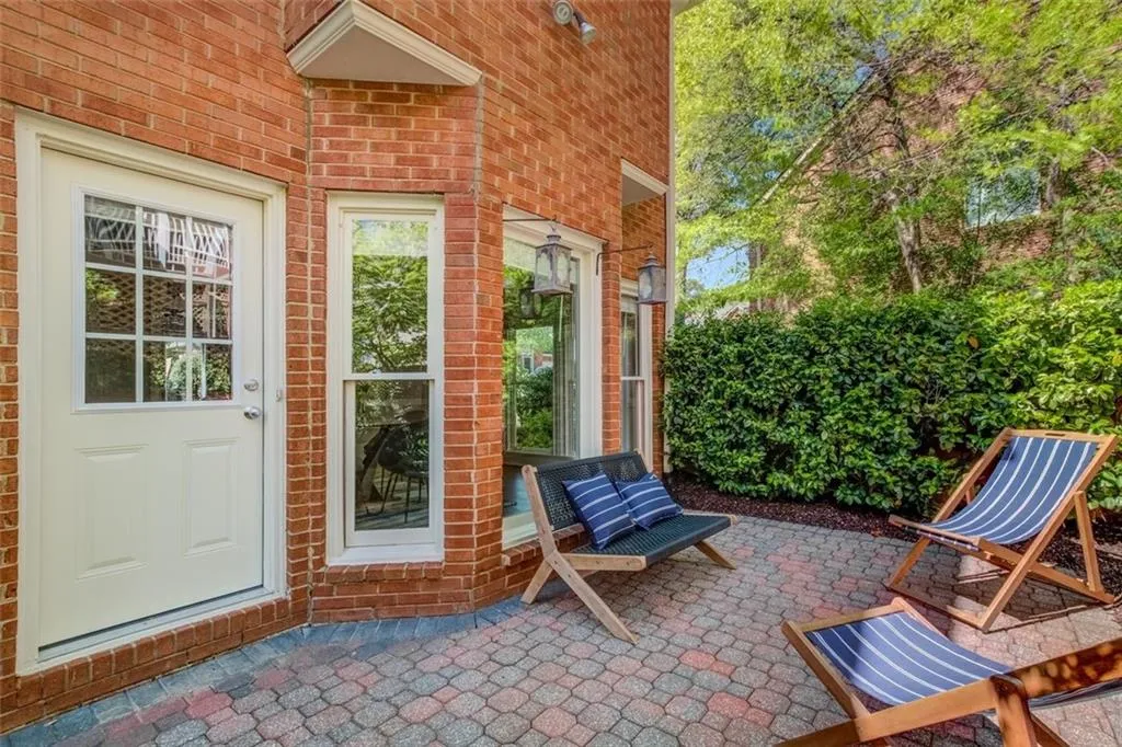 205 Embassy Court, Sandy Springs, Georgia 30328, 3 Bedrooms Bedrooms, ,2 BathroomsBathrooms,Residential,Sold,205 Embassy Court,7033985
