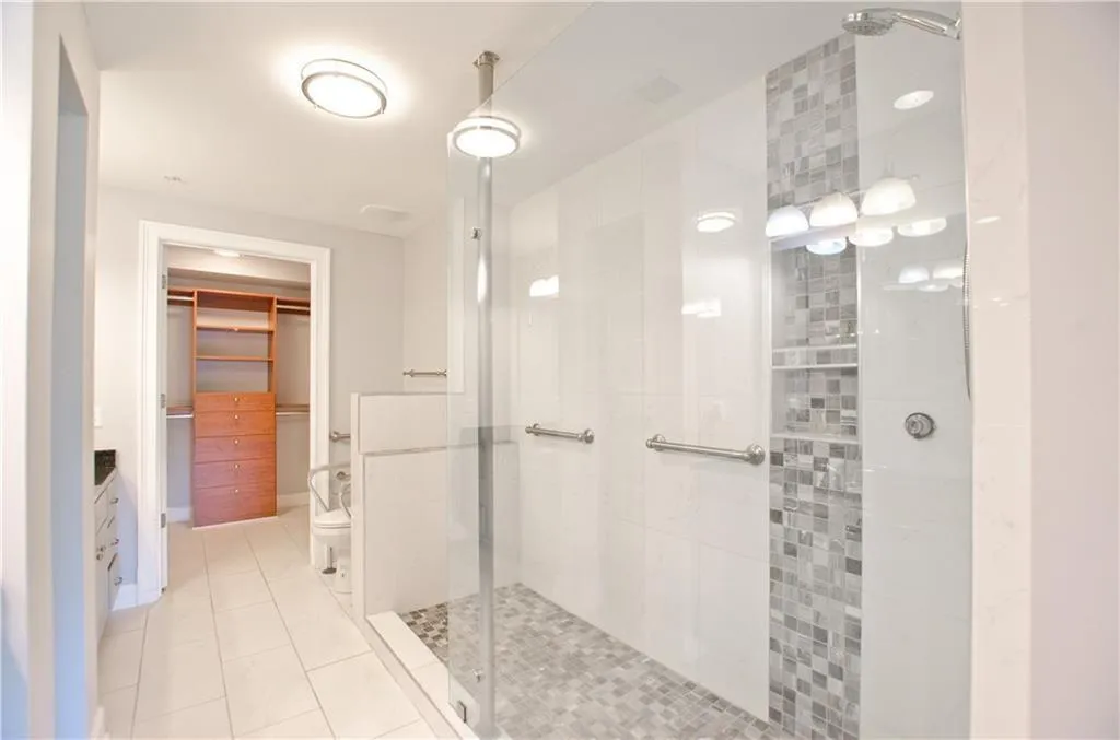 200 River Vista Drive Unit 221, Atlanta, Georgia 30339, 2 Bedrooms Bedrooms, ,2 BathroomsBathrooms,Residential,For Sale,200 River Vista Drive Unit 221,7614050