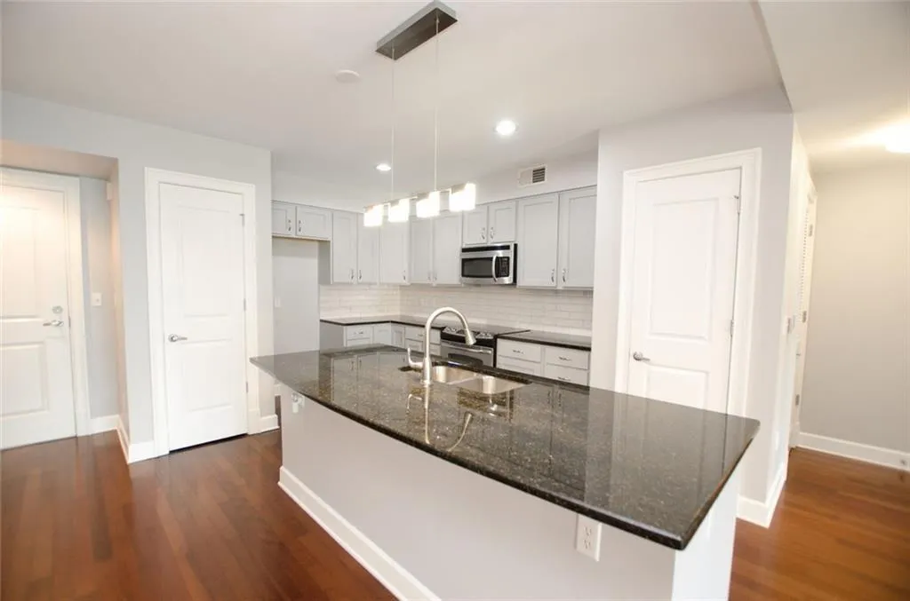 200 River Vista Drive Unit 221, Atlanta, Georgia 30339, 2 Bedrooms Bedrooms, ,2 BathroomsBathrooms,Residential,For Sale,200 River Vista Drive Unit 221,7614050
