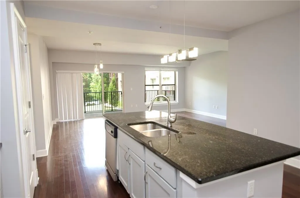 200 River Vista Drive Unit 221, Atlanta, Georgia 30339, 2 Bedrooms Bedrooms, ,2 BathroomsBathrooms,Residential,For Sale,200 River Vista Drive Unit 221,7614050